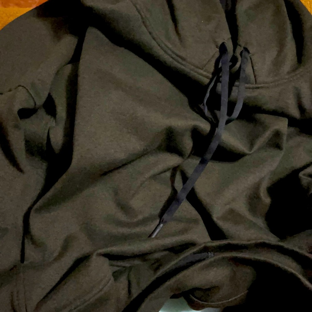 Lululemon dark green hoodie in perfect shape